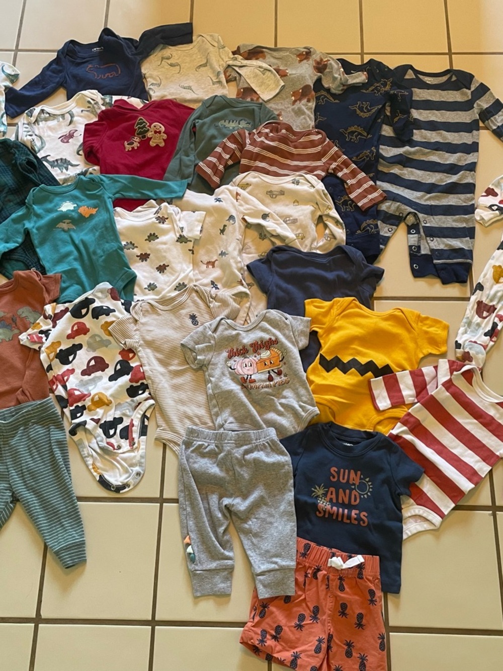 6 months One-Piece and Outfit Bundle in Mixed Colors Carters
